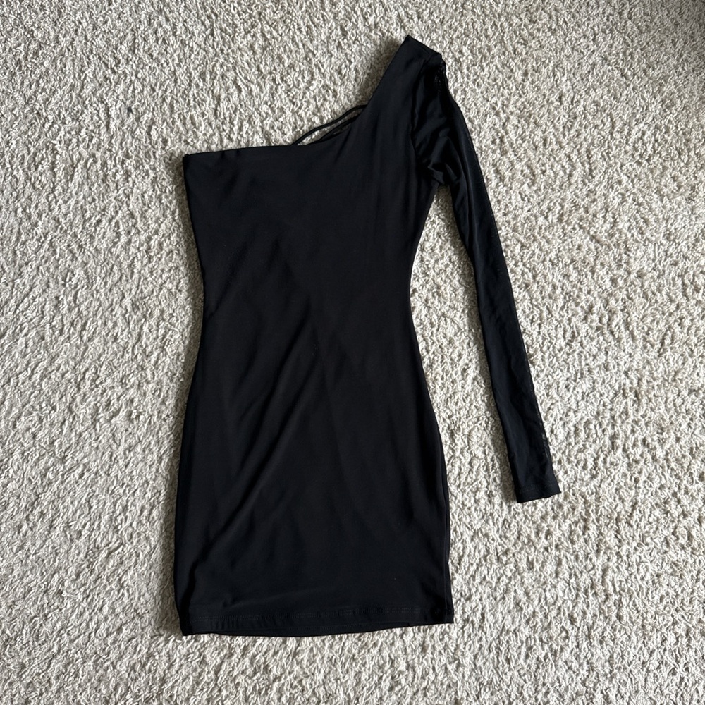 Elegant Black One-Shoulder Dress